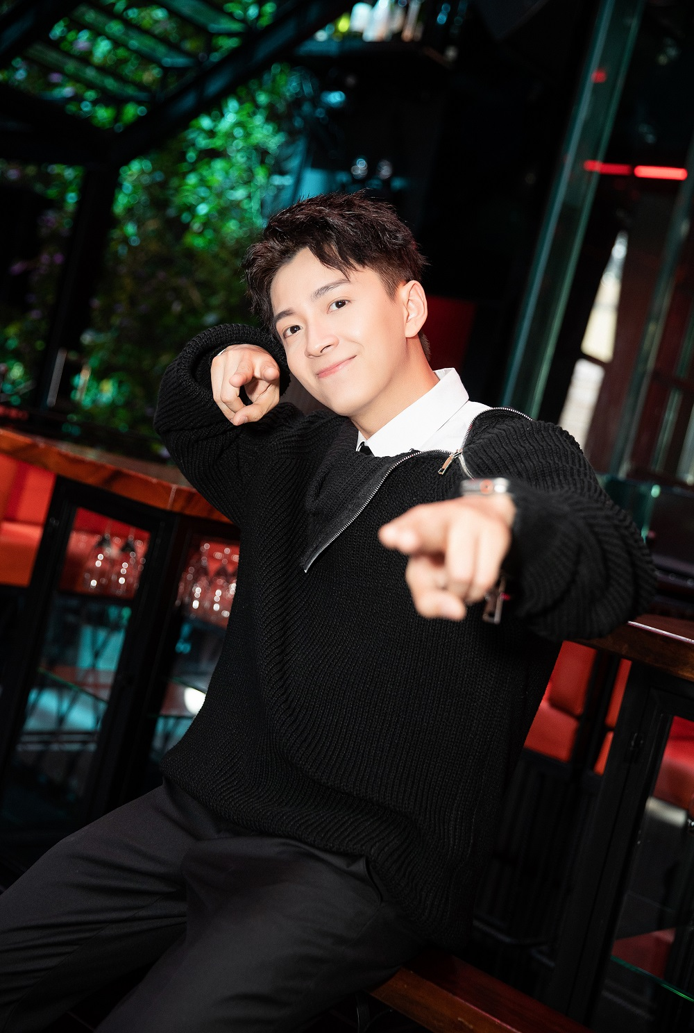 Ngoại hình điển trai của "phú ông" showbiz Việt, mỗi quận sở hữu 2 căn nhà, U40 chưa vợ- Ảnh 6.