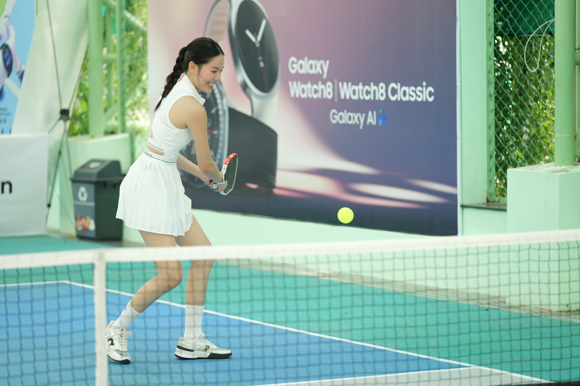 Xả loạt ảnh nét nèn nẹt của gái đẹp miền Tây “đại náo” sân pickleball: Giờ ai cũng cỡ này rồi hả?- Ảnh 6.