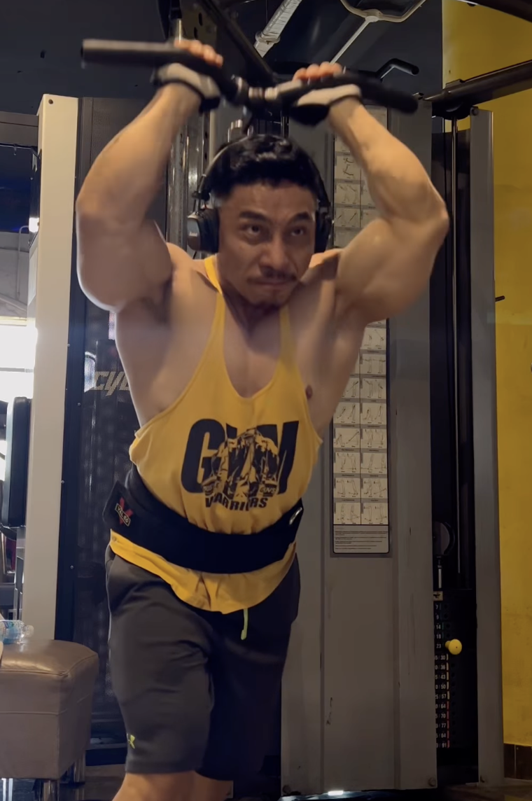 Phạm Văn Mách khoe 