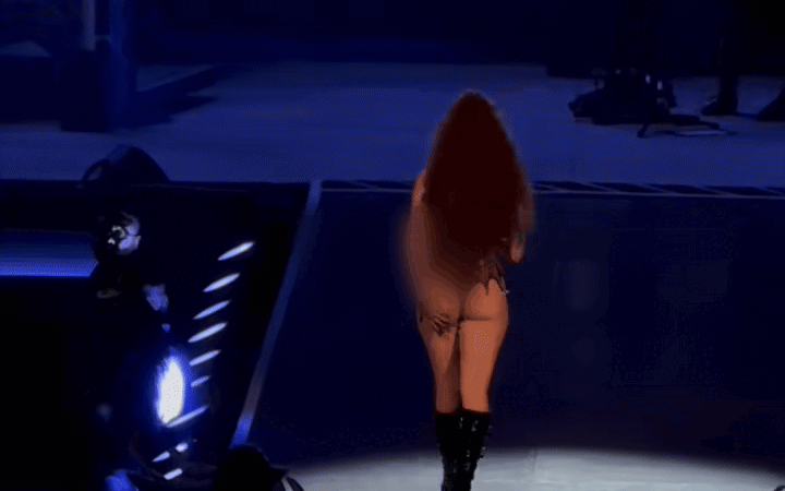 Ngôi sao gen Z hoảng hốt lộ nguyên vòng 3 trên sân khấu, hóa ra là tại stylist “đầu têu”