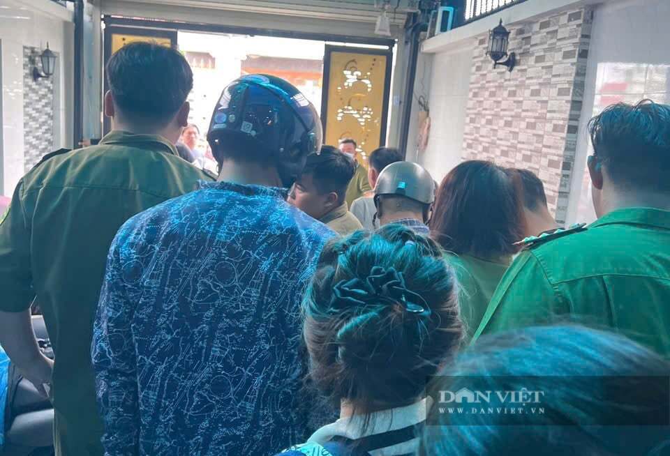Vụ nghi vỡ hụi hơn 200 tỷ đồng ở TP.HCM: Cả trăm hụi viên "ăn dầm nằm dề, nằm lăn lóc" van xin suốt 3 ngày vẫn trắng tay- Ảnh 4.