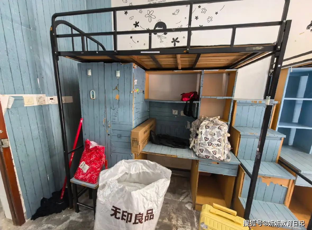 Ngày đầu nhập học, tân sinh viên khóc thét khi mở cửa phòng KTX: Chị khóa trên ơi, em ghét chị!- Ảnh 3.