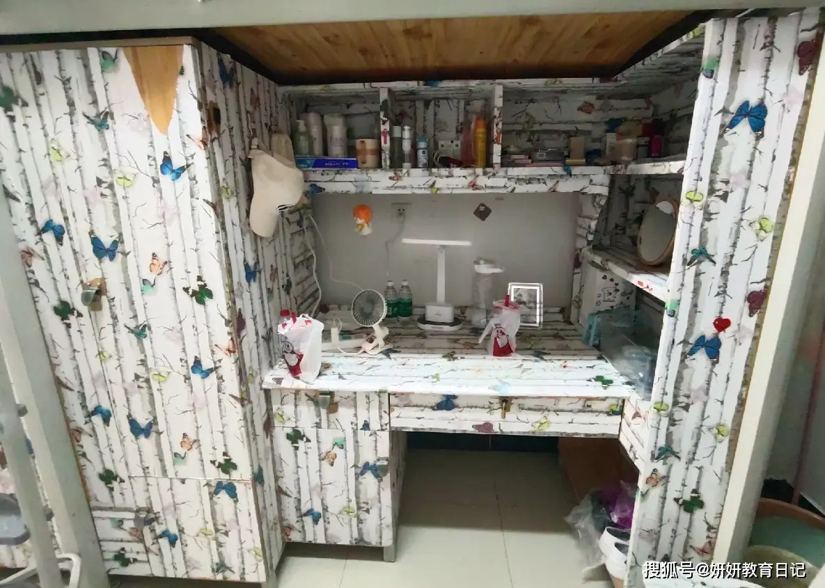 Ngày đầu nhập học, tân sinh viên khóc thét khi mở cửa phòng KTX: Chị khóa trên ơi, em ghét chị!- Ảnh 2.