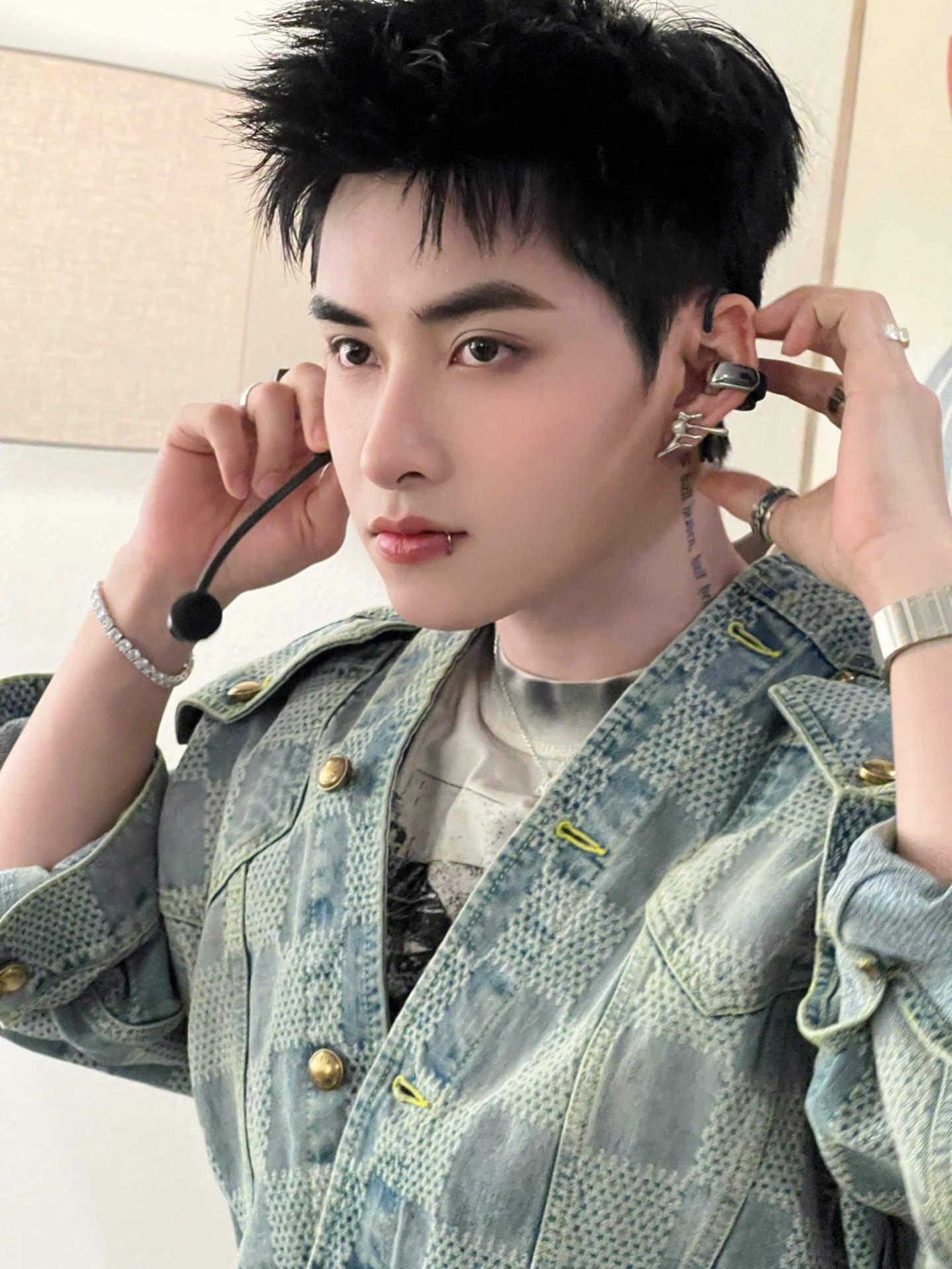 Nam ca sĩ Việt lên hot search Weibo 12 triệu lượt đọc với từ khóa đạo nhái sao Trung Quốc là ai?- Ảnh 9.