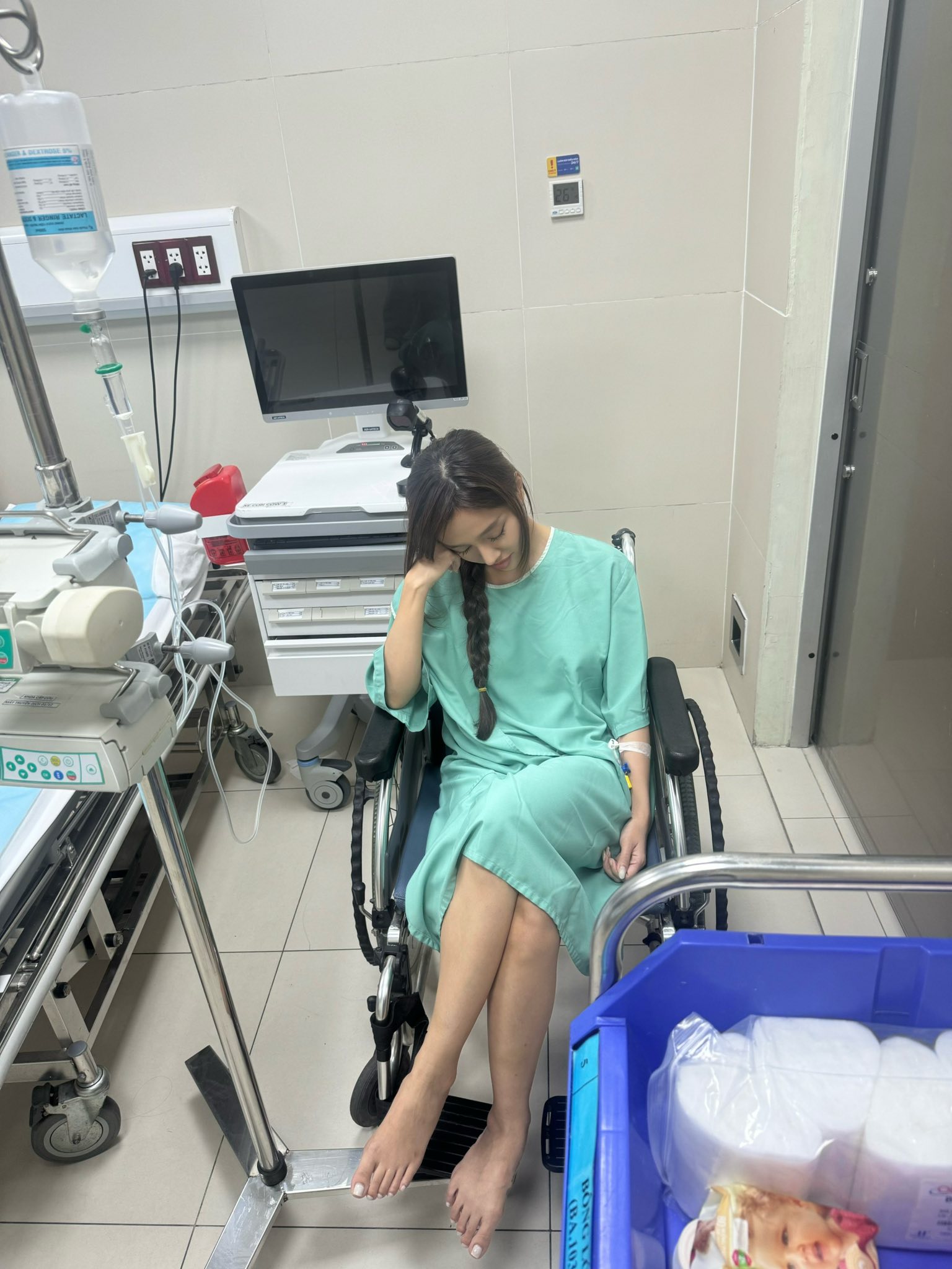 Đi ăn ốc, cô gái nuốt cả chiếc kim băng đang mở vào bụng, phải mổ cấp cứu 6 tiếng, tốn 70 triệu- Ảnh 1.