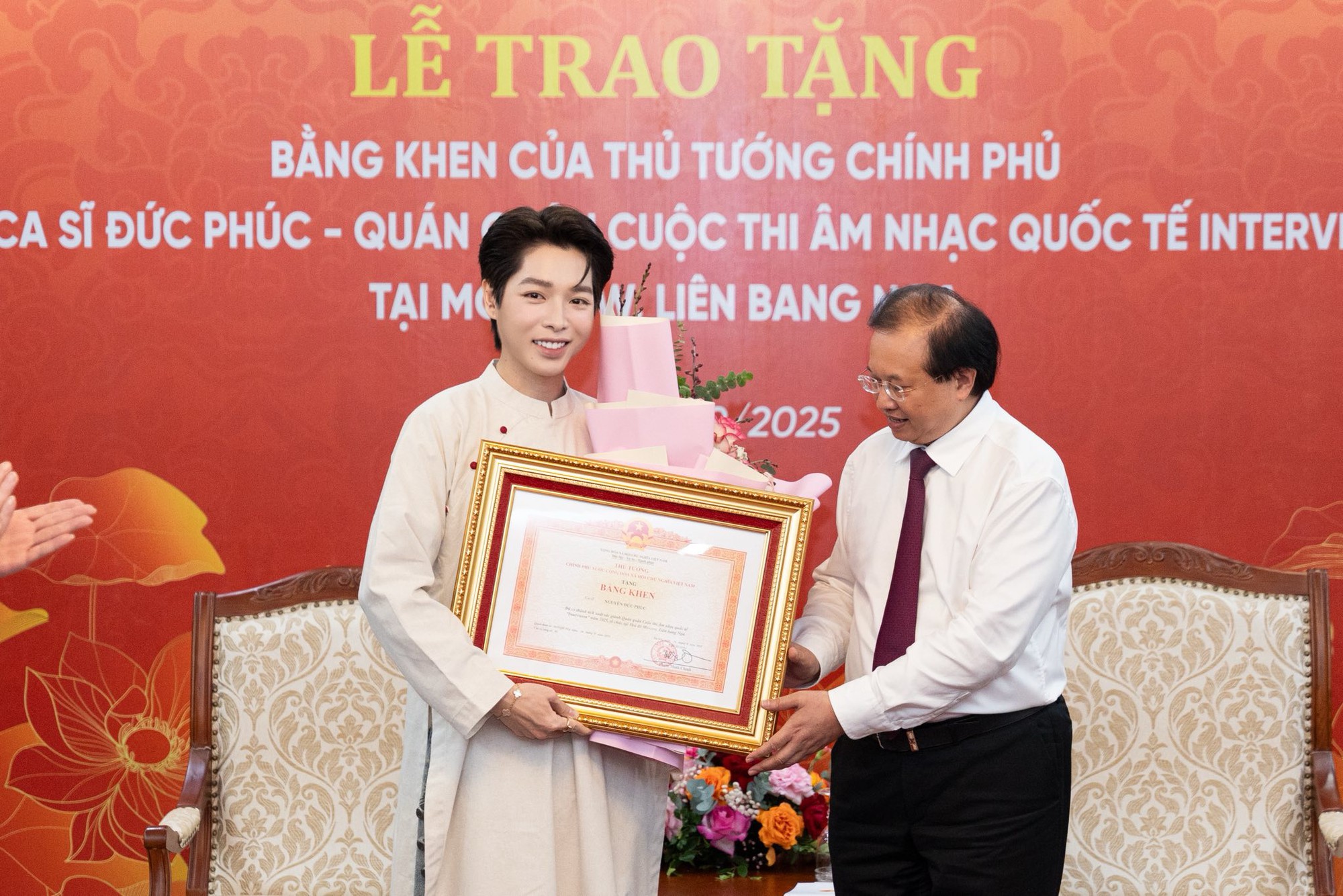 Mẹ Đức Phúc lên tiếng về tranh cãi của con trai- Ảnh 5.