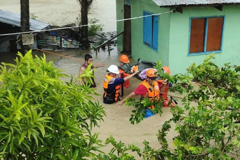 Bão nhiệt đới Bualoi quét qua Philippines, ít nhất 10 người thiệt mạng- Ảnh 2.