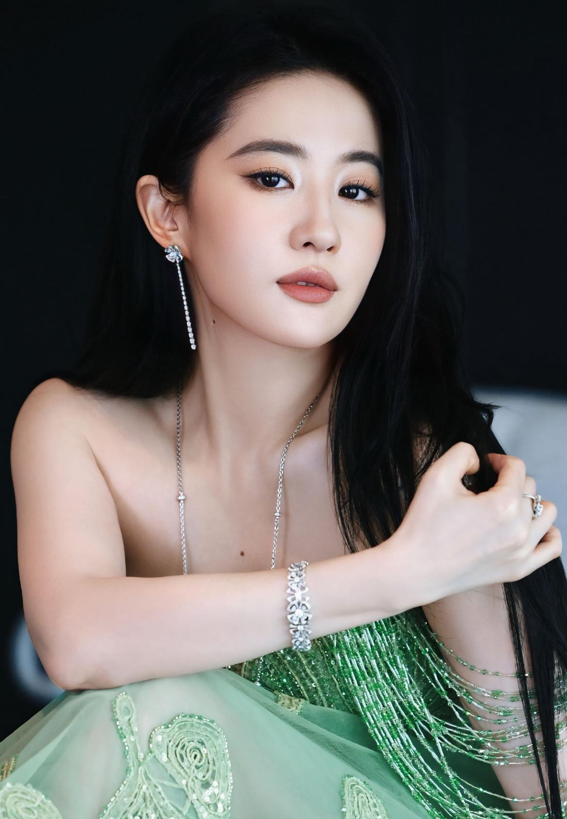 Lưu Diệc Phi bị tố mắc bệnh ng&ocirc;i sao từ năm 14 tuổi, 1 &ldquo;b&agrave; lớn&rdquo; từ chối n&acirc;ng đỡ d&ugrave; nhan sắc &ldquo;phong thần&rdquo;- Ảnh 5.