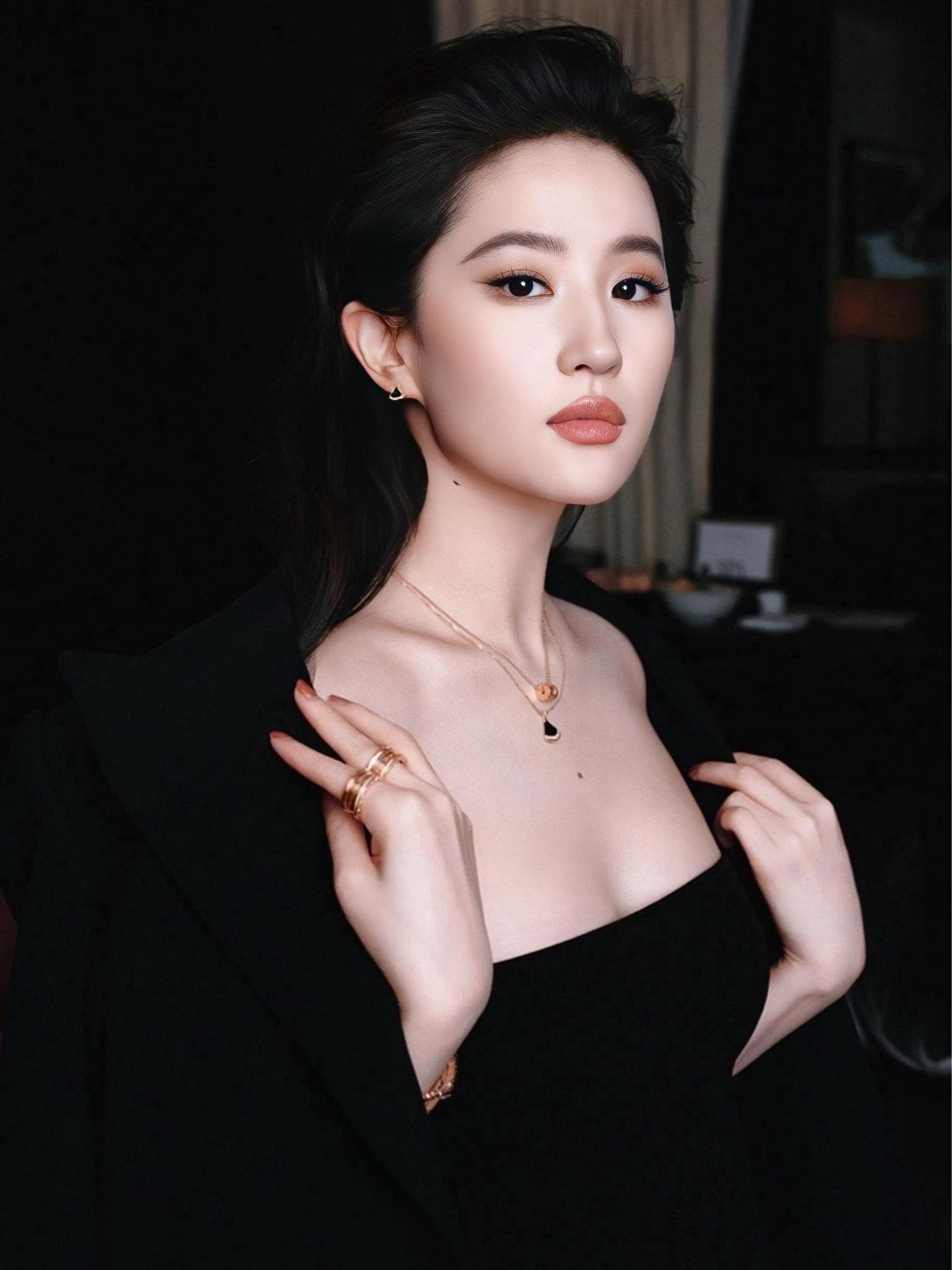 Lưu Diệc Phi bị tố mắc bệnh ng&ocirc;i sao từ năm 14 tuổi, 1 &ldquo;b&agrave; lớn&rdquo; từ chối n&acirc;ng đỡ d&ugrave; nhan sắc &ldquo;phong thần&rdquo;- Ảnh 3.