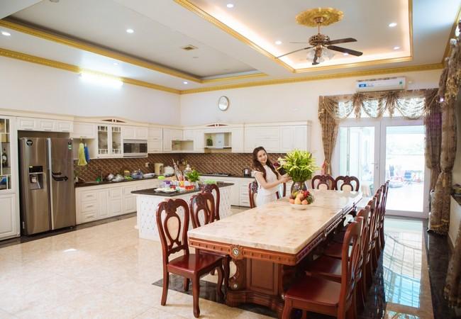 Nữ nghệ sĩ có biệt thự từ TP.HCM ra Hải Phòng, được chồng đại gia yêu chiều, trông con cho đi hát- Ảnh 8.