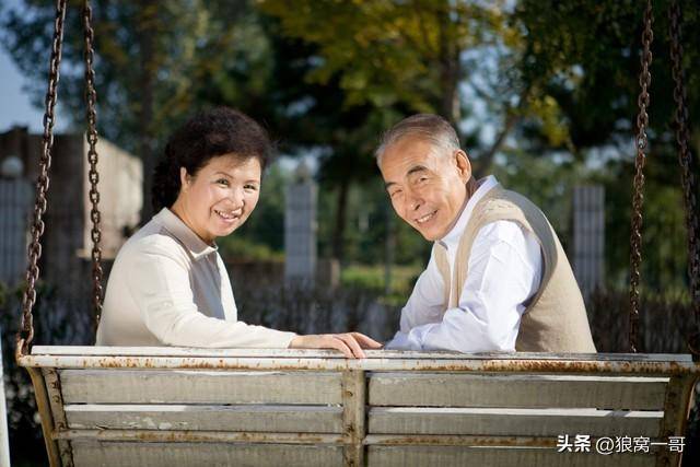 Lời nhắn gửi đến con cái: Dù thực sự xuất phát từ lòng hiếu thảo cũng đừng làm 4 điều này với cha mẹ già- Ảnh 1.