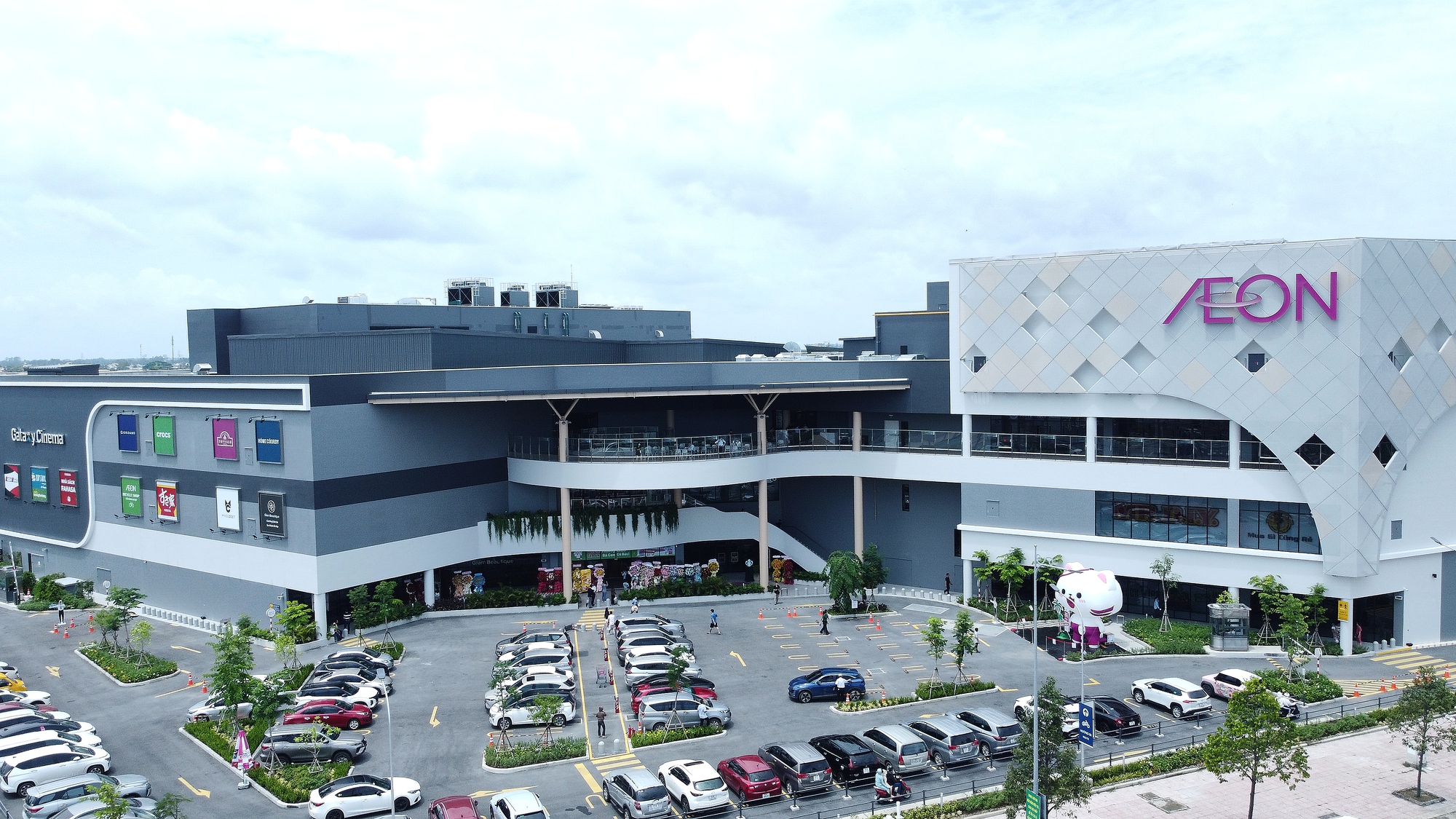 AEON Tân An đón hàng ngàn lượt khách sau khi mở cửa- Ảnh 1.