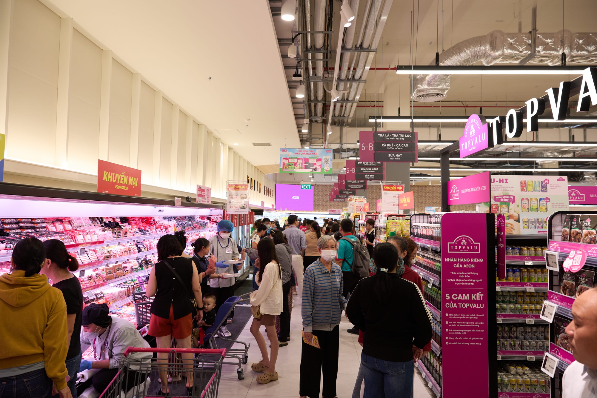 AEON Tân An đón hàng ngàn lượt khách sau khi mở cửa- Ảnh 2.