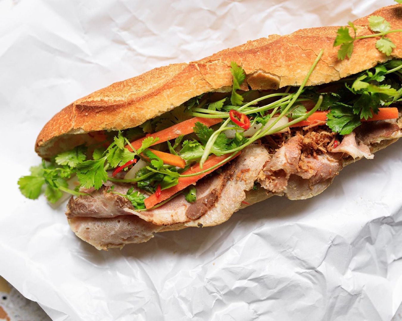 Nhiều người nhập viện nghi ngộ độc sau khi ăn bánh mì ở Huế- Ảnh 1.