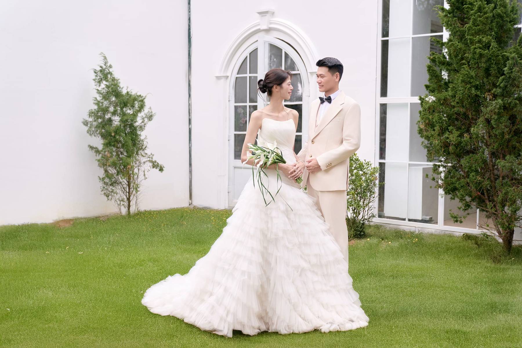 Danh tính cô dâu cao 1m85 lấy chồng cao 1m80 ở Tuyên Quang: Dòng họ có người cao hơn, khách mời hoá "tí hon"- Ảnh 9.