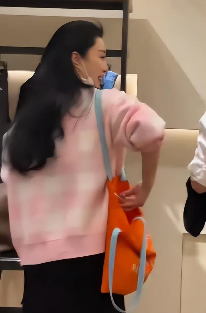 "Tóm gọn" Phạm Băng Băng hẹn hò trai lạ, còn mua nhà chung sống với nhau ở Nhật Bản?- Ảnh 1.