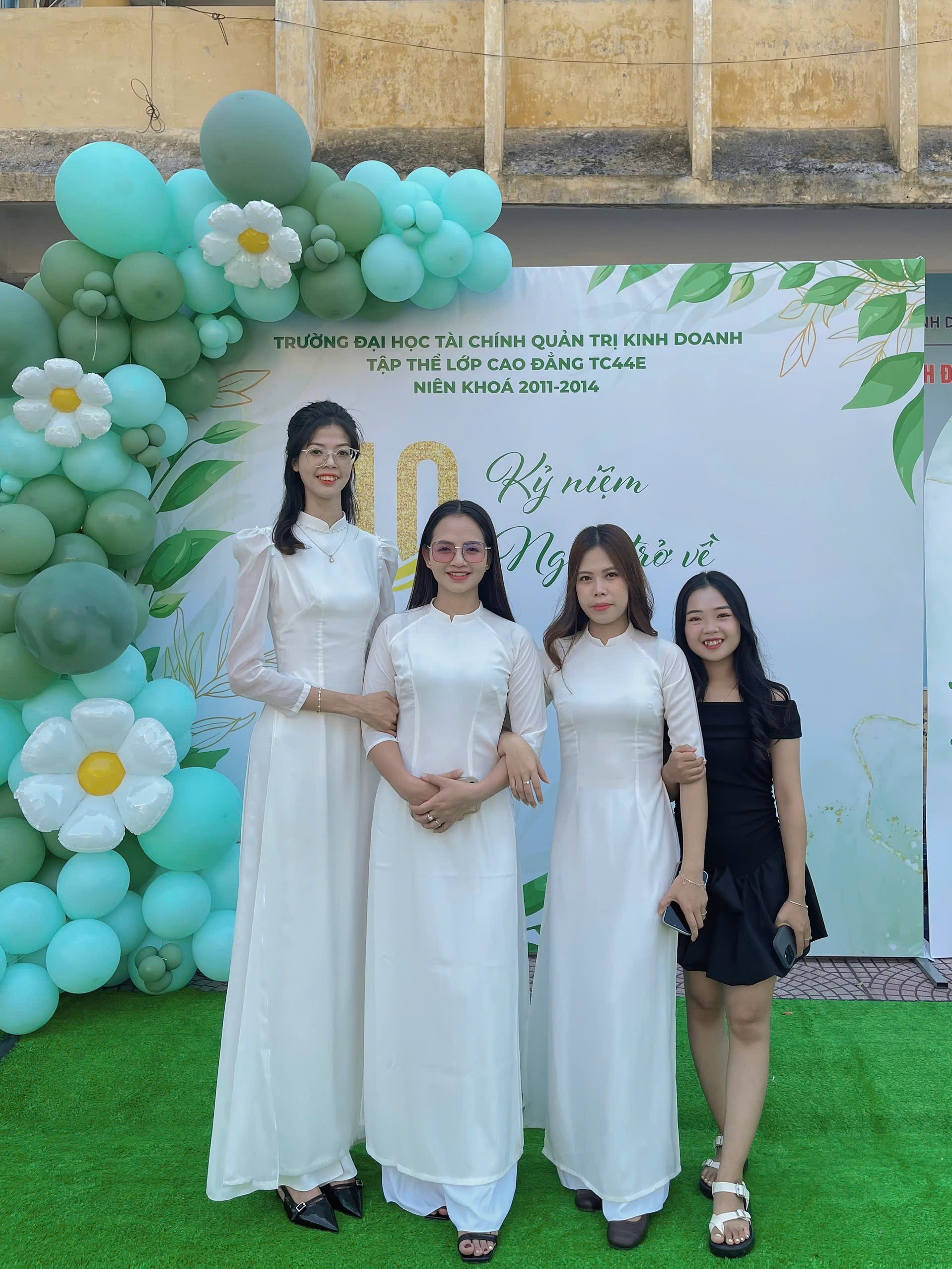 Danh tính cô dâu cao 1m85 lấy chồng cao 1m80 ở Tuyên Quang: Dòng họ có người cao hơn, khách mời hoá "tí hon"- Ảnh 5.