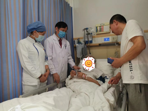 Người đàn ông đi tiểu liên tục, khám bệnh phát hiện điều "đáng sợ" bên trong- Ảnh 1.