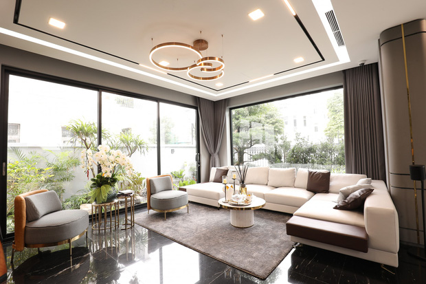 Nữ tổng tài Hà Nội sáng làm CEO, mỗi tối đưa chồng đến một nước khác nhau Trung Quốc, Ấn Độ, Pháp,...- Ảnh 18.