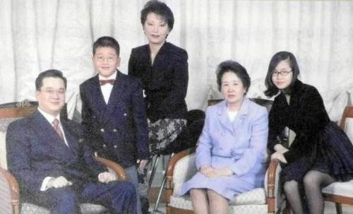 Chân dung chủ tịch tập đoàn mở tiệc thác loạn mỗi tuần- Ảnh 1.