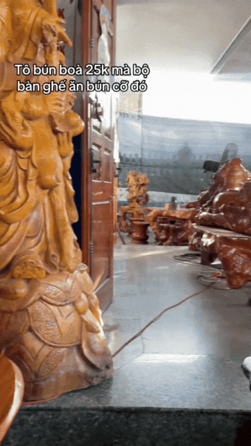 Về kể không ai tin quán bún bò ở Huế mang bàn ghế toàn gỗ quý ra phục vụ khách ăn- Ảnh 3.