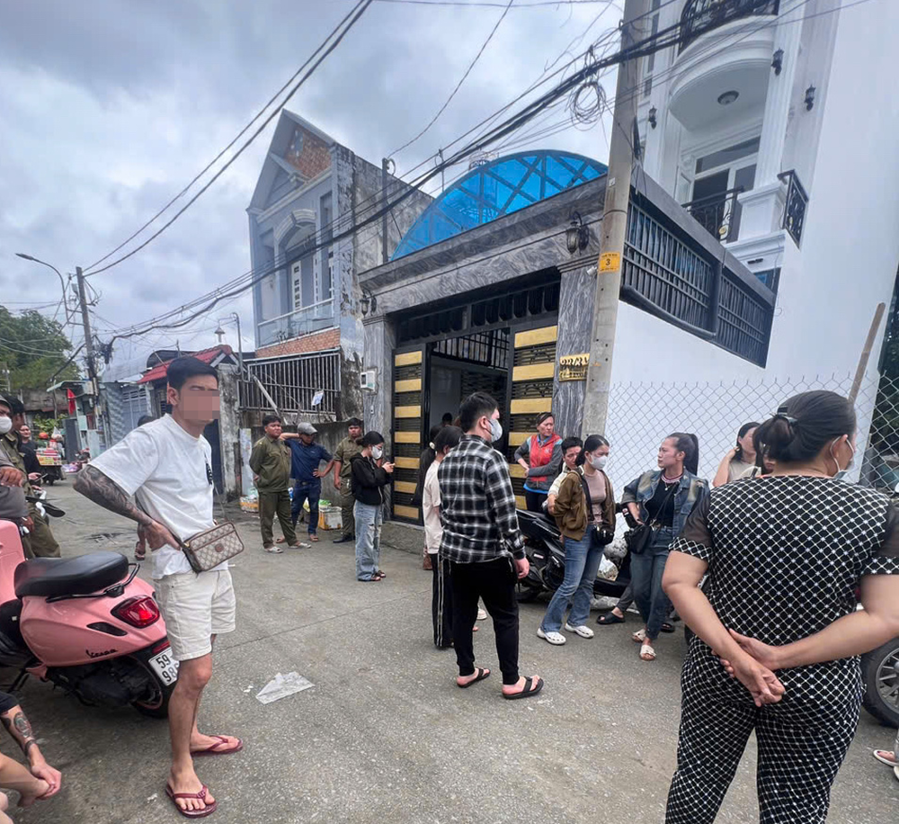 Vụ nghi vỡ hụi hơn 200 tỷ đồng ở TP.HCM: Cả trăm hụi viên "ăn dầm nằm dề, nằm lăn lóc" van xin suốt 3 ngày vẫn trắng tay- Ảnh 1.