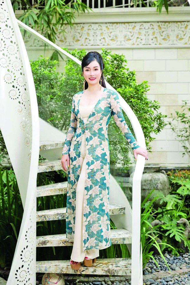 Showbiz Việt có Hoa hậu chỉ cao 1,58m: Gia thế cực khủng, sống bí ẩn bên trong biệt thự 70 tỷ- Ảnh 4.
