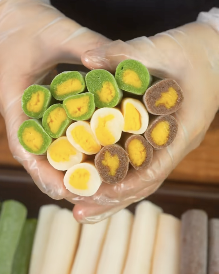 Bánh trung thu lòng se điếu là gì mà 'sốt' không kém 'bánh dẻo thị phi'?- Ảnh 2.