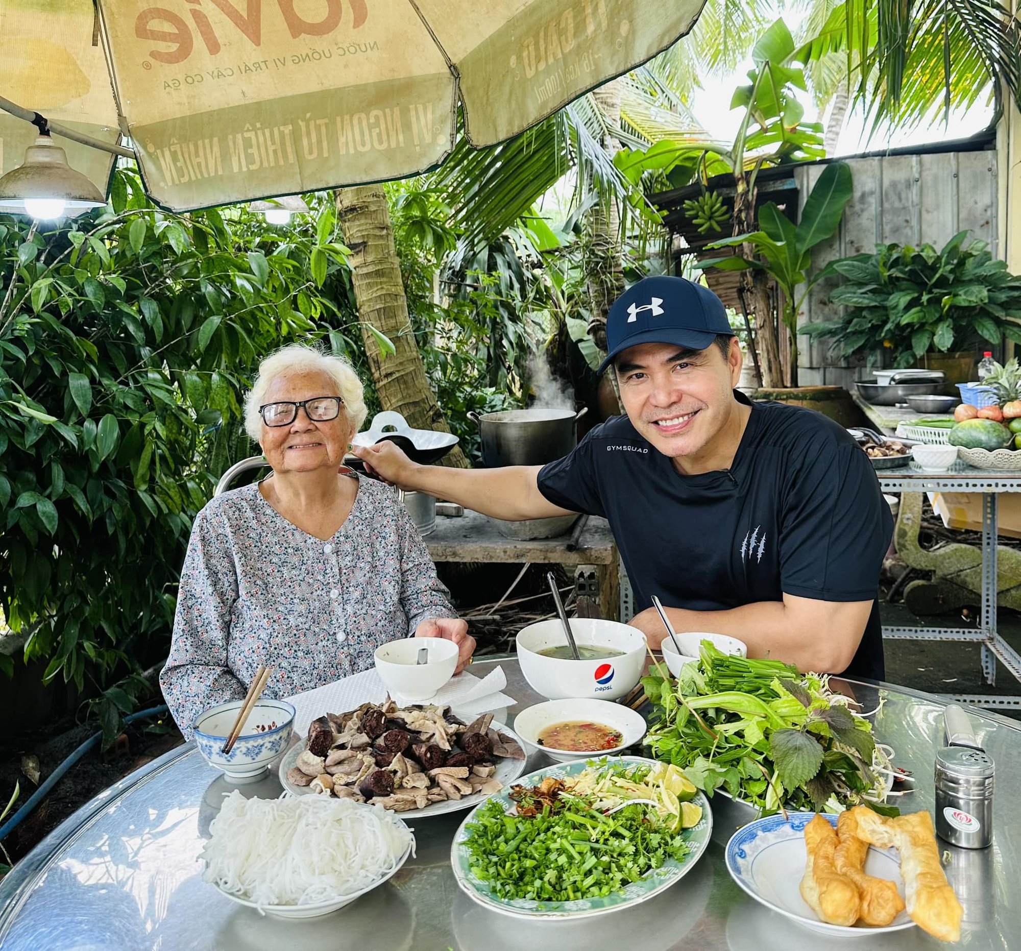 Tuổi 52 cực phong độ của "ông trùm đại gia Vĩnh Long" được Cát Tường công khai gọi "ông xã"- Ảnh 8.