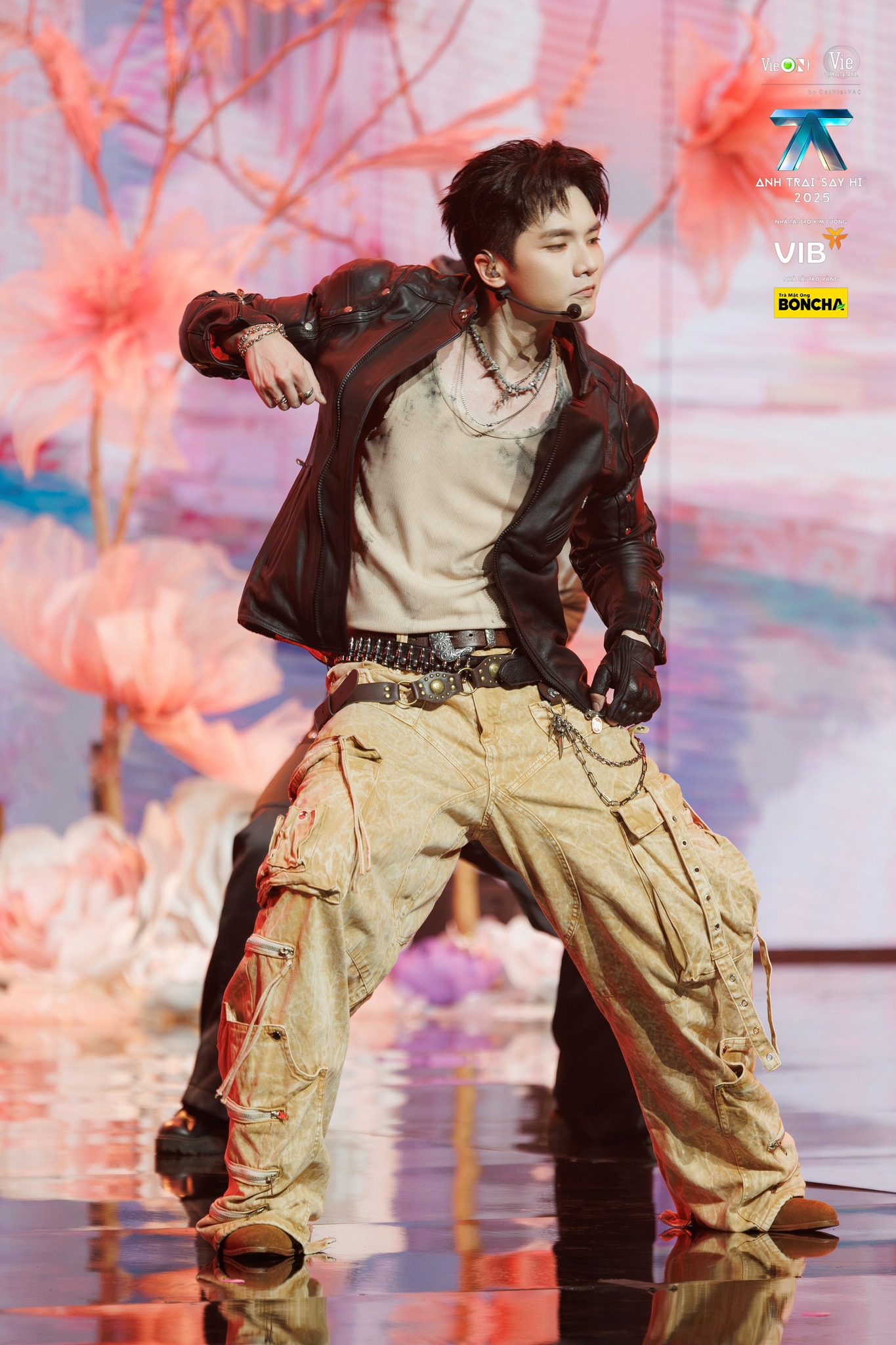 Live Stage 1 Anh Trai Say Hi mùa 2: Chạm tay là có hit, nhưng dàn sao kém tiếng vẫn khó bật lên giữa các anh lớn- Ảnh 11.