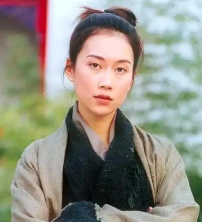 "Mẹ chồng" át vía Triệu Lộ Tư: Liều đến mức Triệu Vy còn sợ, cả đời chỉ muốn gả cho giám đốc ngân hàng- Ảnh 10.