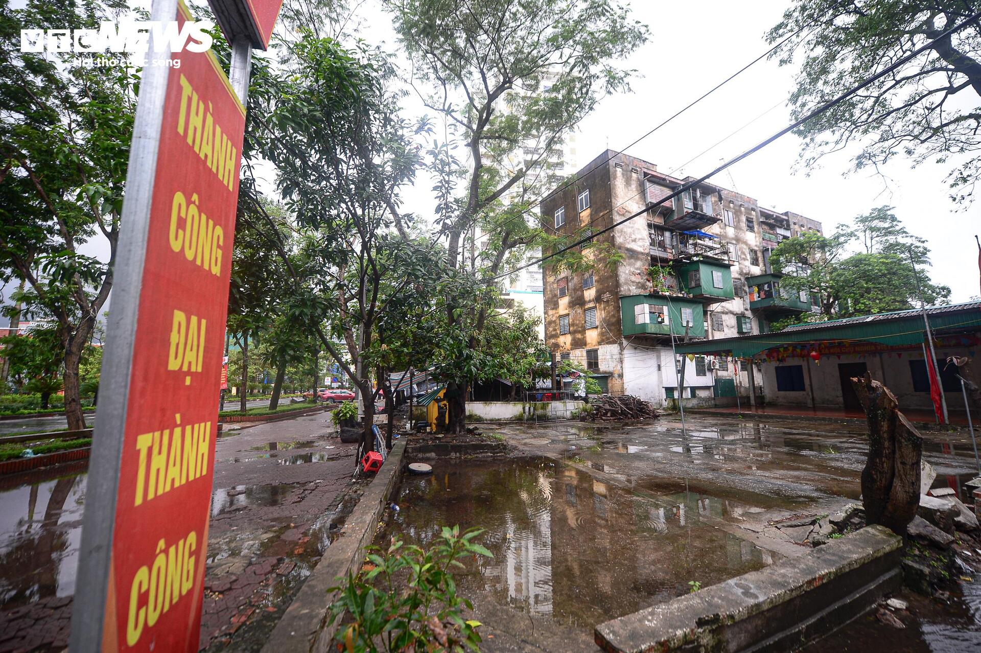 Hàng quán 'cửa đóng then cài', người Nghệ An hối hả ứng phó bão Bualoi- Ảnh 15.