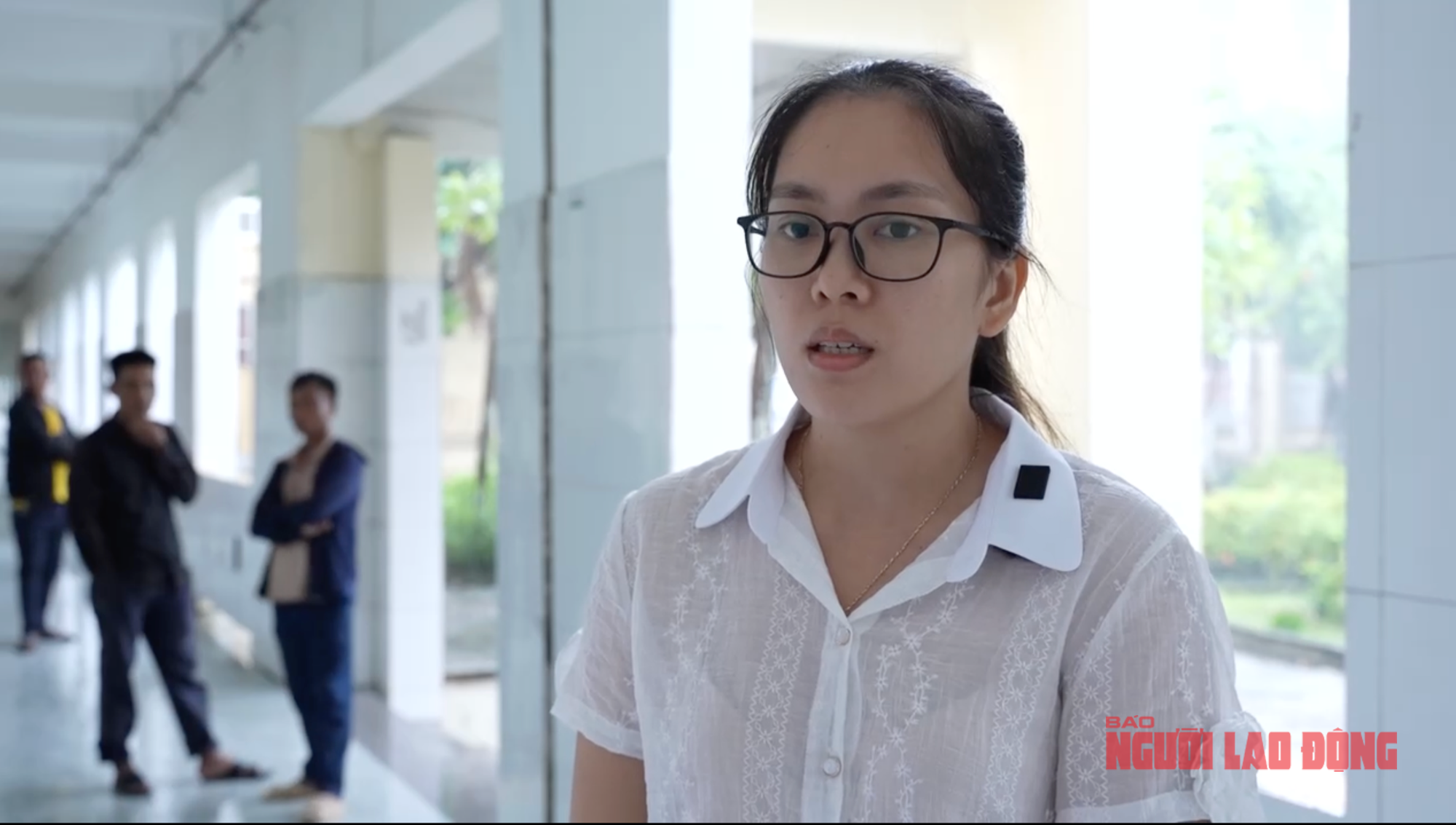 Vụ 40 học sinh nhập viện: Nhân viên y tế nói lời "gan ruột" về nữ hiệu phó bao trọn bếp ăn- Ảnh 1.