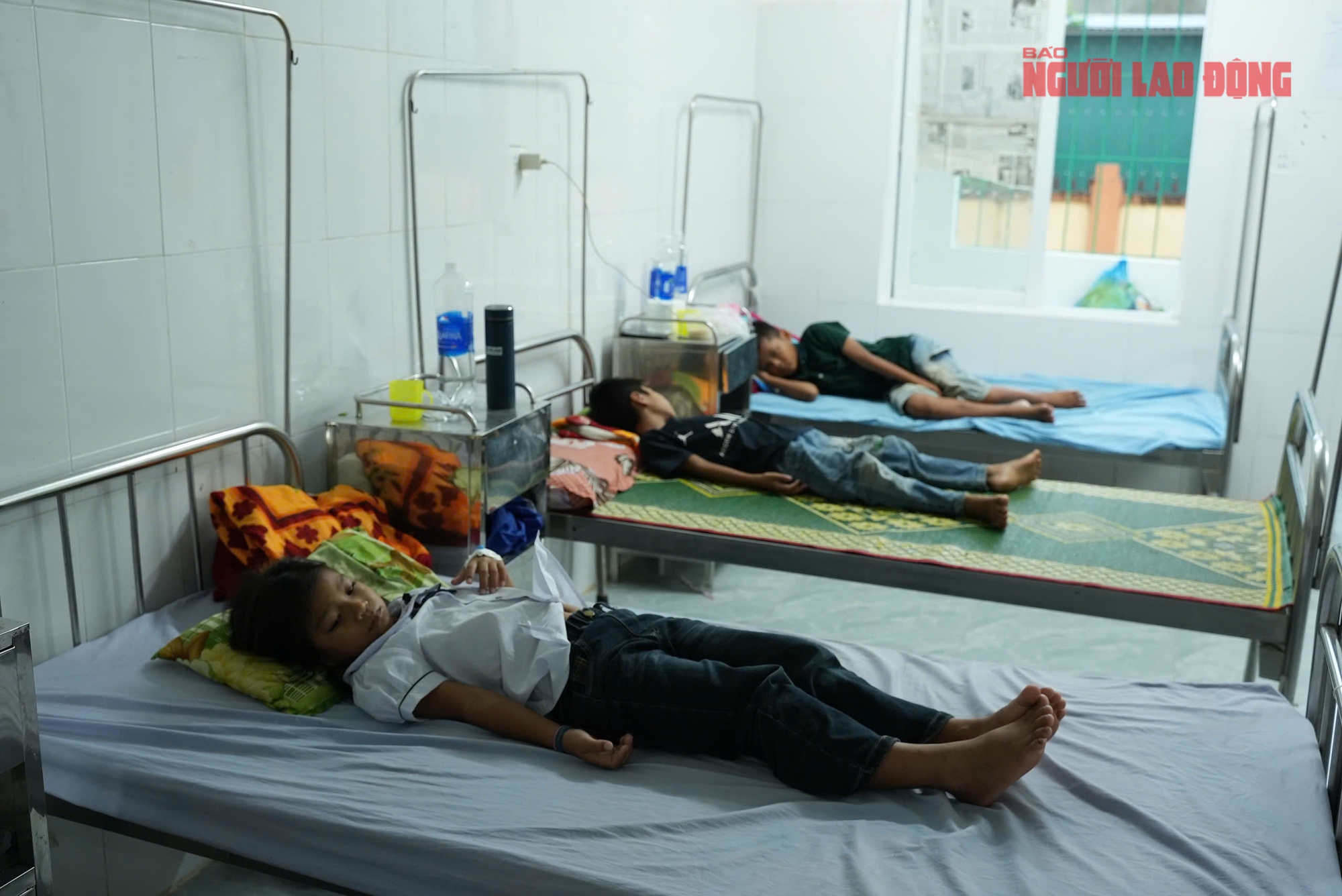 Vụ 40 học sinh nhập viện: Nhân viên y tế nói lời "gan ruột" về nữ hiệu phó bao trọn bếp ăn- Ảnh 2.