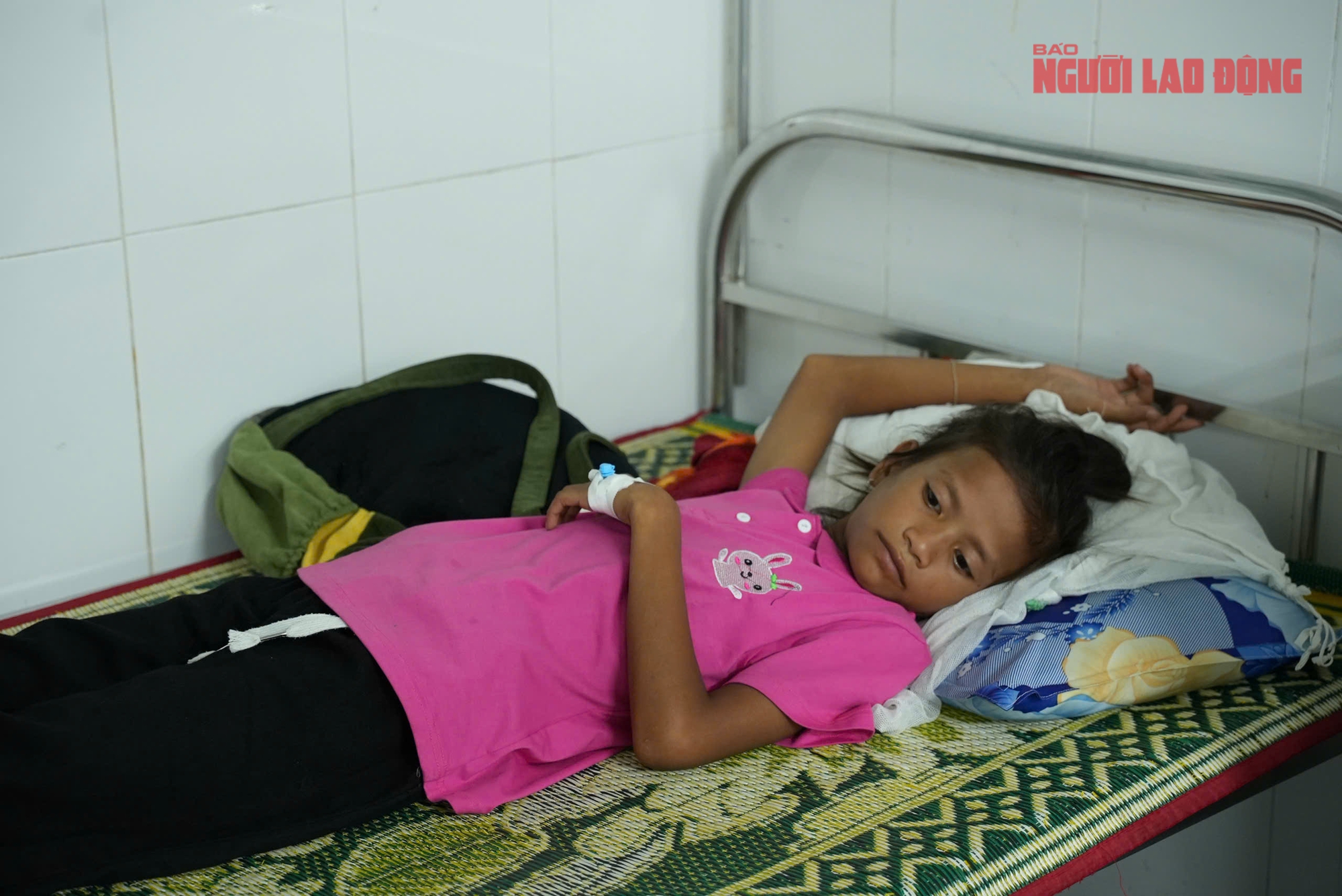 Vụ 40 học sinh nhập viện: Nhân viên y tế nói lời "gan ruột" về nữ hiệu phó bao trọn bếp ăn- Ảnh 4.