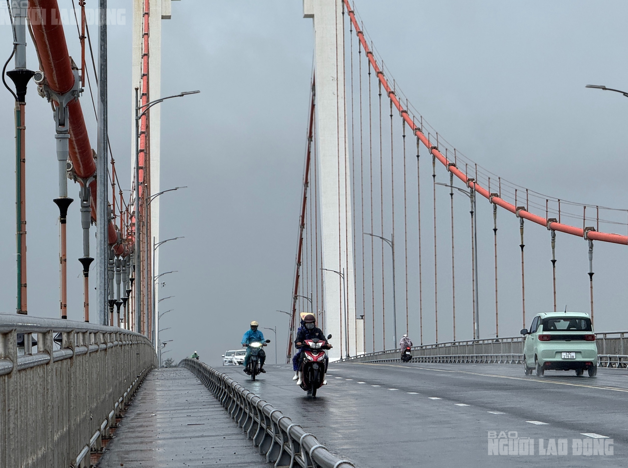 Đà Nẵng: Mưa lớn từng cơn do ảnh hưởng bão số 10 Bualoi, gió rít nhẹ- Ảnh 4.