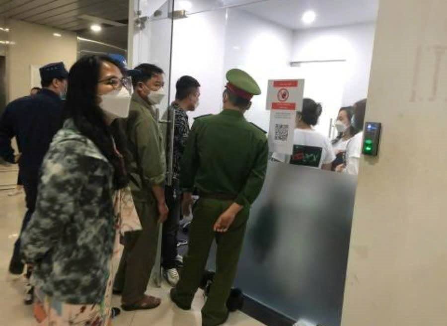 Công an chỉ ra danh sách các sàn giao dịch lừa đảo, một người phụ nữ đã mất hàng trăm triệu đồng- Ảnh 1.