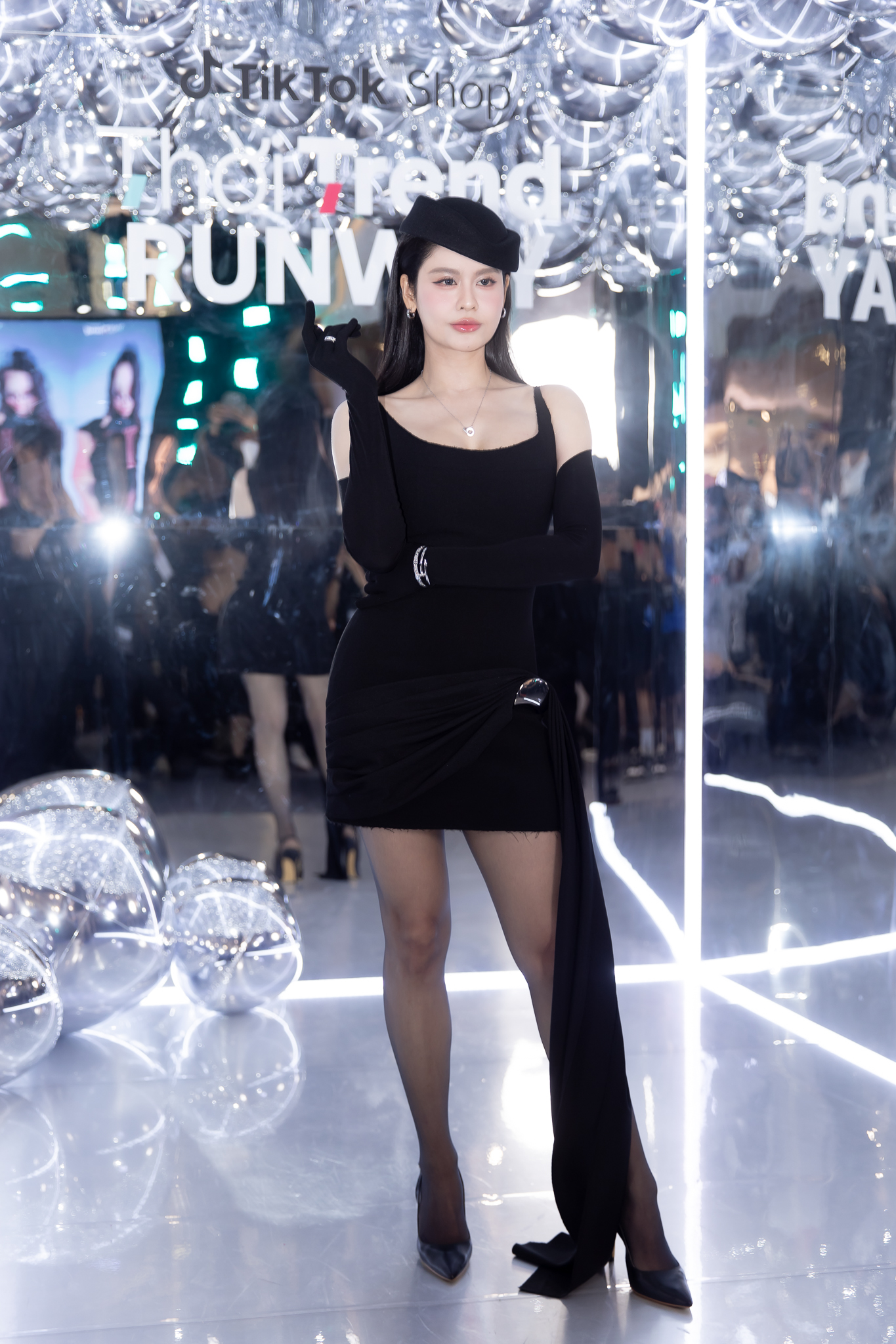 Thảm đỏ TikTok Shop Fashion Show: Sao Việt và fashionista “đổ bộ”, visual bùng nổ- Ảnh 1.