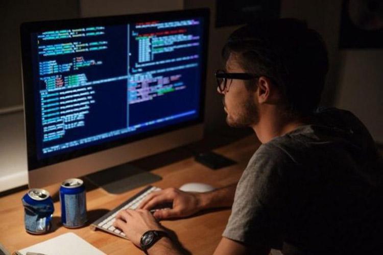 Có một nghề hot 90% nhân sự đã dùng AI, nhưng cánh cửa cho người mới đang hẹp lại- Ảnh 2.