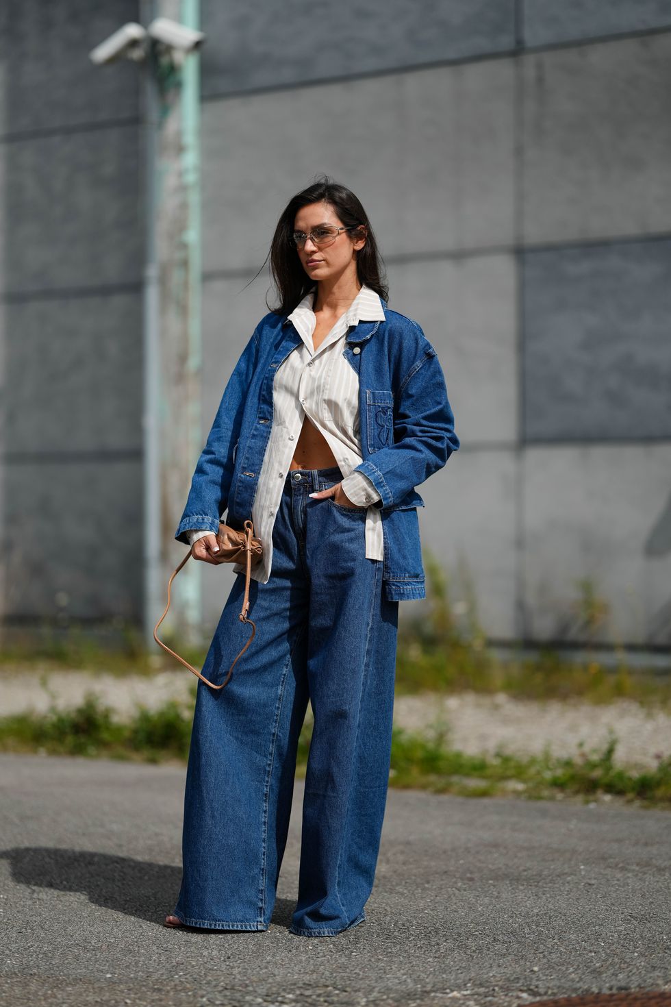 8 xu hướng denim "đốt cháy" Thu/Đông này: Đừng dại dột mặc skinny jeans nếu CHƯA BIẾT điều này!- Ảnh 2.