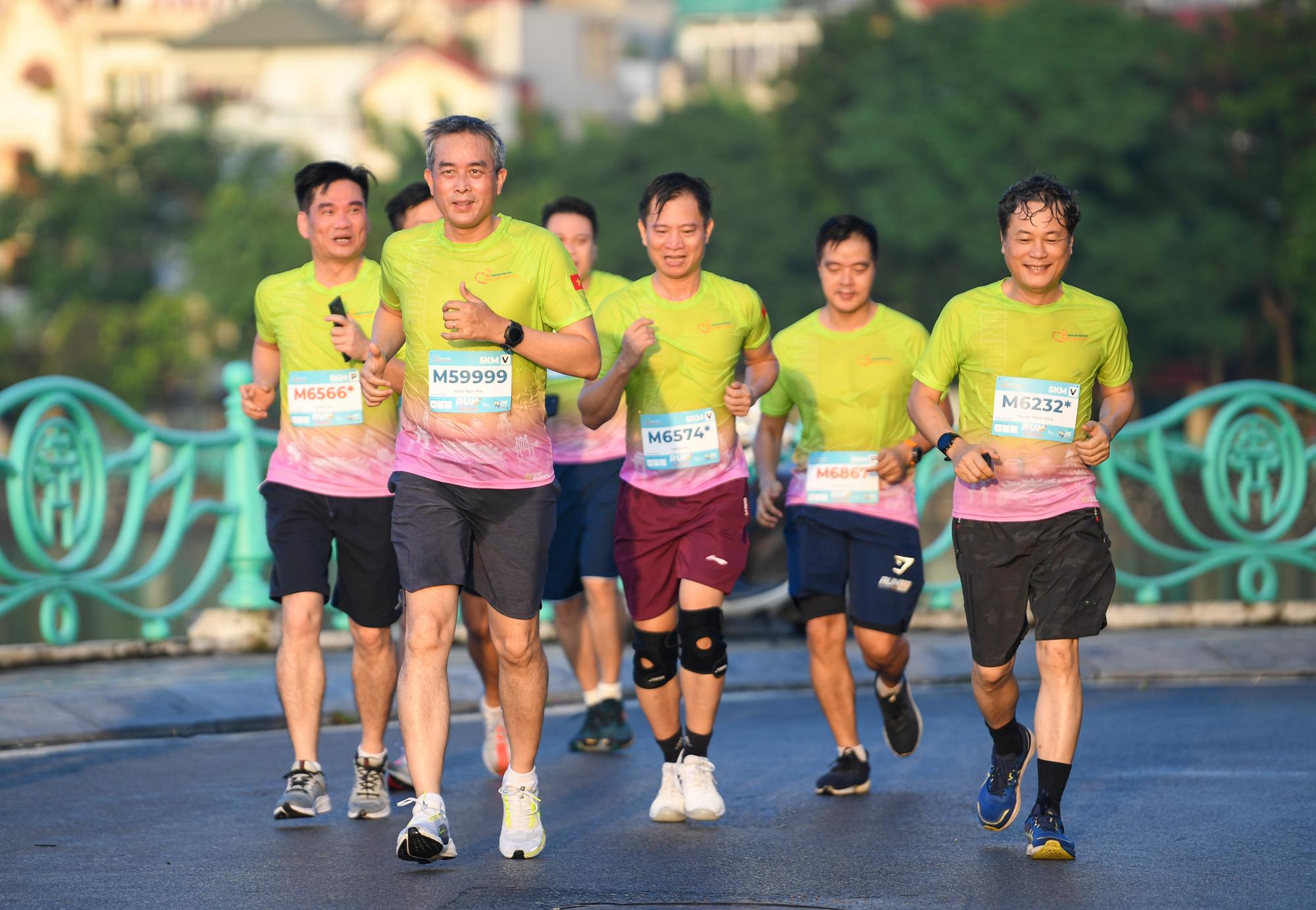 Giải chạy “Run For Love 2025” thành công rực rỡ, khởi động chuỗi chiến dịch “Chạm Thu Hà Nội”- Ảnh 3.