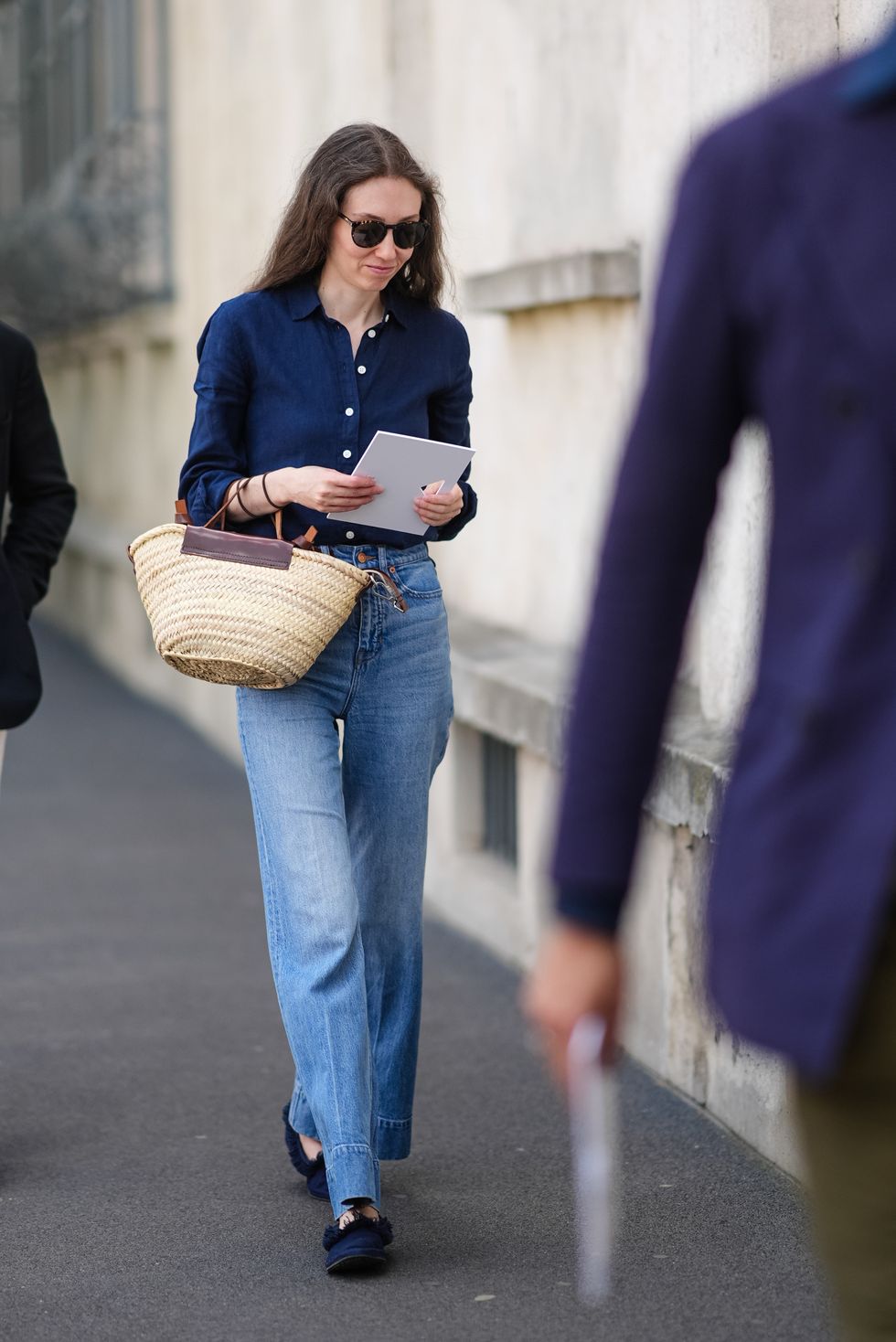 8 xu hướng denim "đốt cháy" Thu/Đông này: Đừng dại dột mặc skinny jeans nếu CHƯA BIẾT điều này!- Ảnh 5.