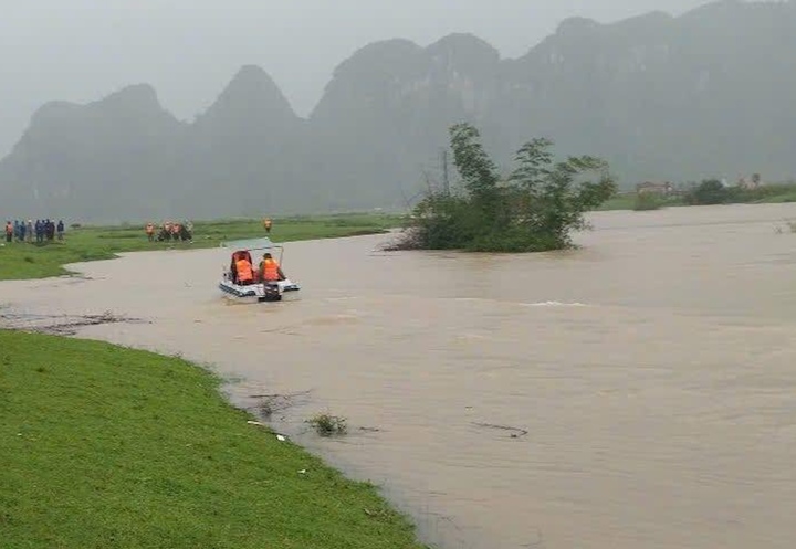 Cùng mẹ đưa trâu đi tránh lũ, nam sinh 16 tuổi bị lũ cuốn mất tích- Ảnh 1.