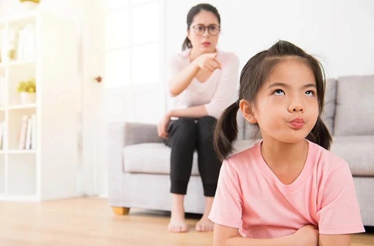 Đòn roi không đáng sợ bằng 3 cách trừng phạt này: Cha mẹ khiến con "mang sẹo" suốt đời- Ảnh 1.