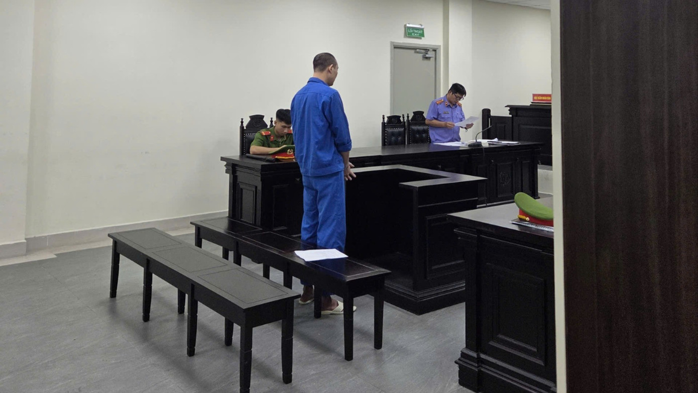 Đâm vợ 11 nhát dao khi phát hiện tin nhắn xưng 'vợ, chồng' với người lạ- Ảnh 1.