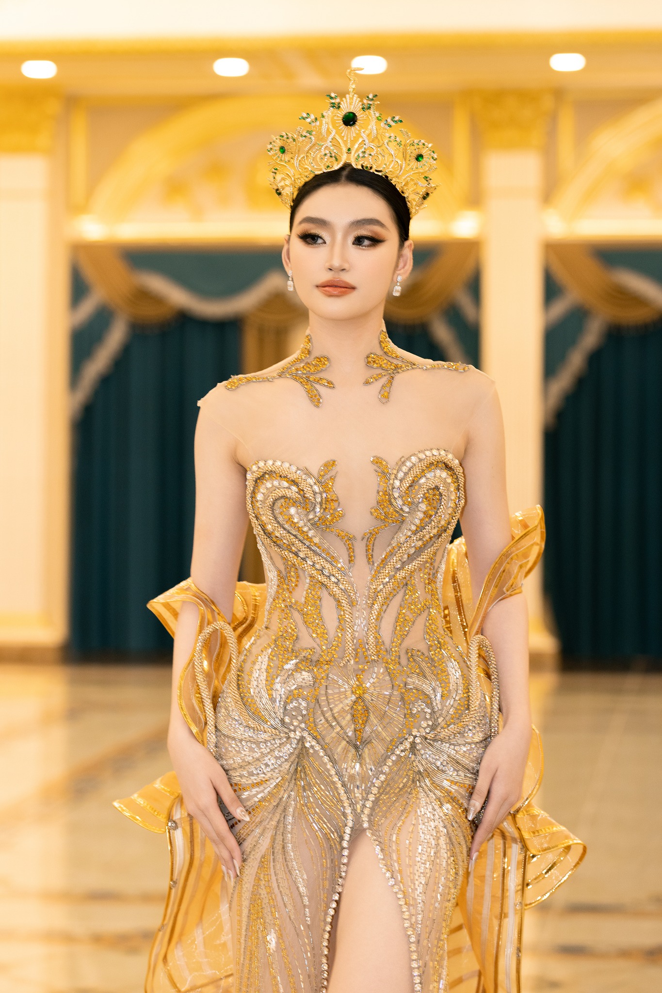 Hoa hậu Yến Nhi rơi vương miện khi vừa lên đường chinh chiến Miss Grand- Ảnh 2.