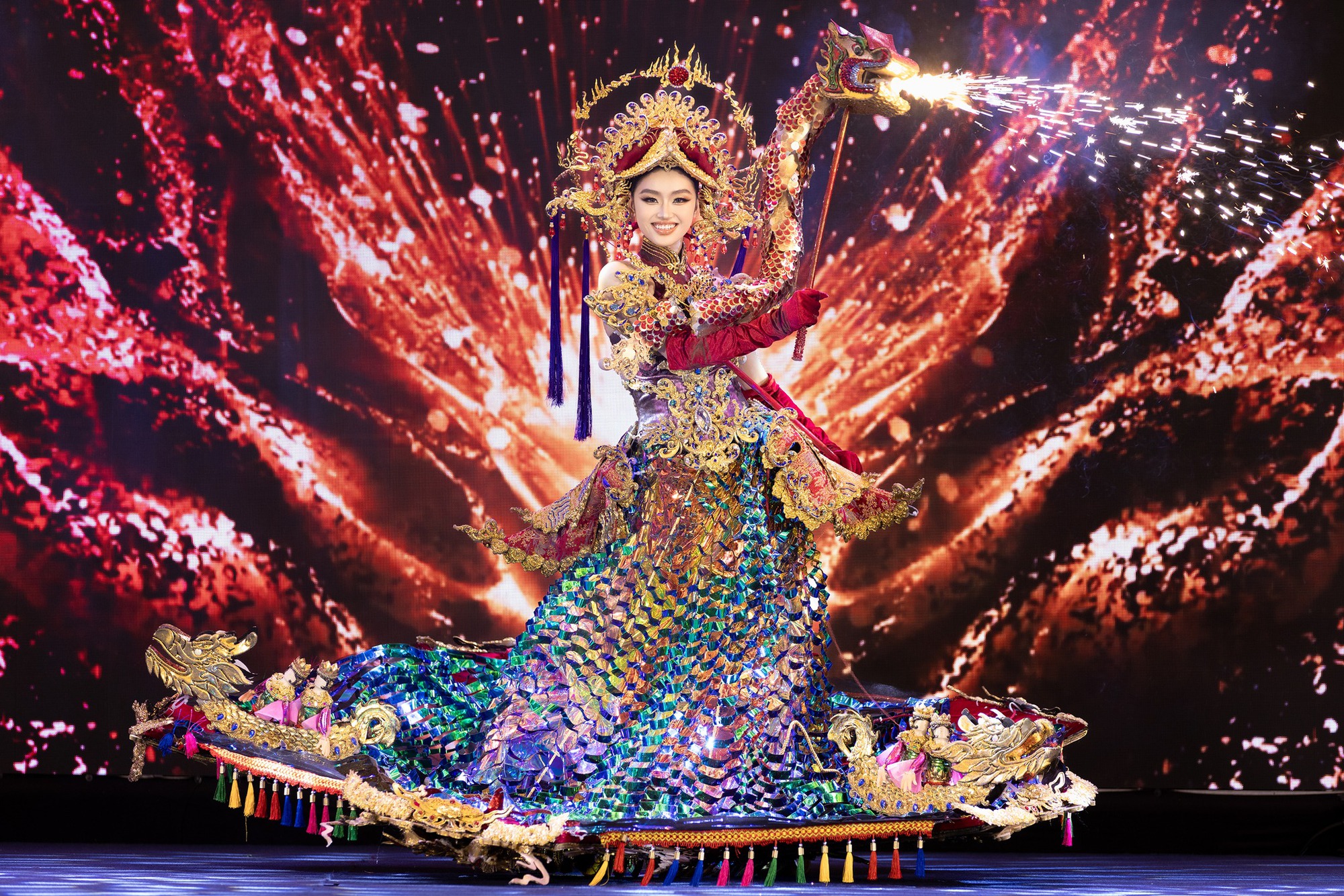 Hoa hậu Yến Nhi rơi vương miện khi vừa lên đường chinh chiến Miss Grand- Ảnh 4.