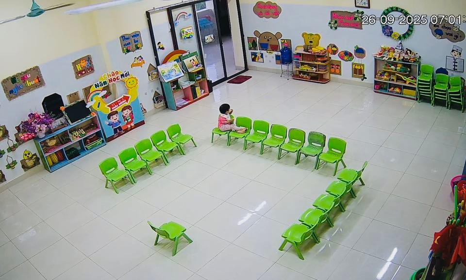 Cảnh tượng khó tin ở lớp mầm non sáng ngày mưa bão- Ảnh 1.
