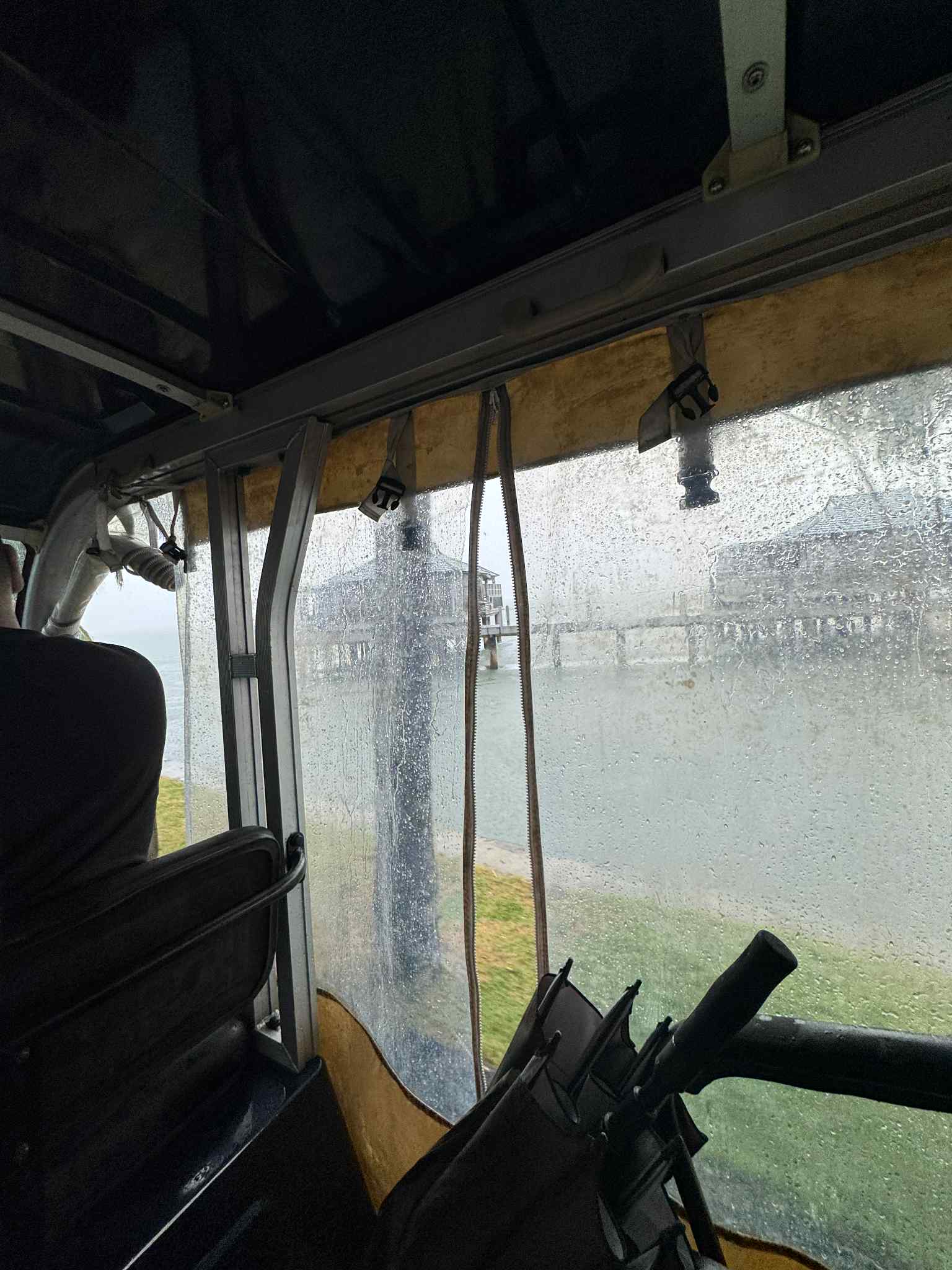 Khách Hà Nội đi Huế, ở bungalow trên mặt nước trong thời gian bão số 10 gây tranh cãi: Toàn bộ câu chuyện phía sau- Ảnh 2.