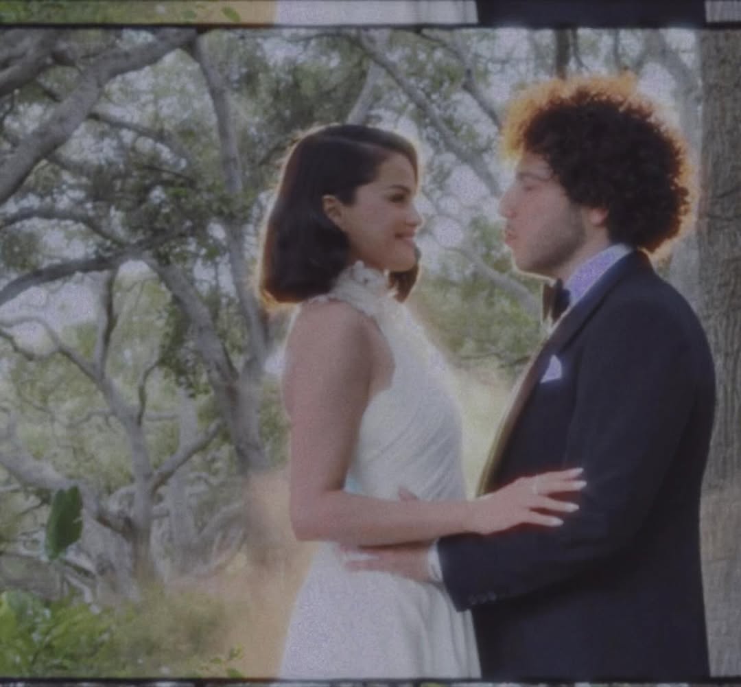 "Cú lật kèo" gây sốc giữa drama mẹ con Selena Gomez trong đám cưới thế kỷ- Ảnh 2.